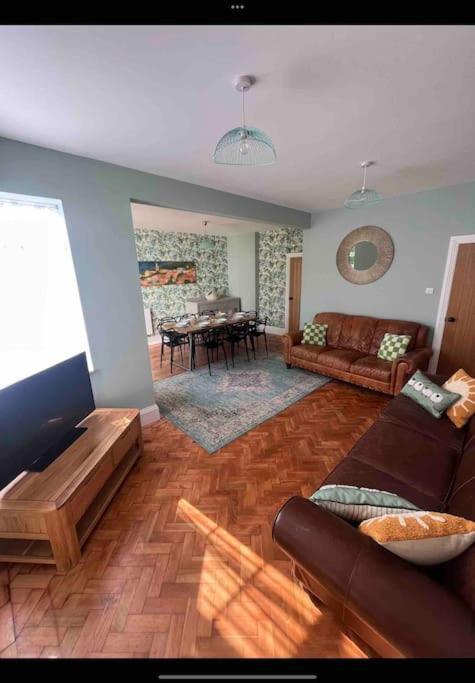 Spacious Semi-Detached Southsea House, Free Parking On Drive Portsmouth Exterior photo